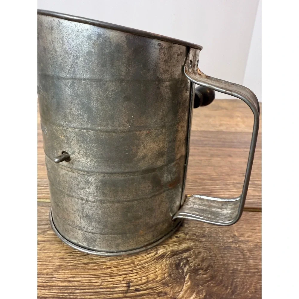 Vintage Bromwells Measuring Sifter 3‎ Cup Flour Sifter Kitchen Baking Tool